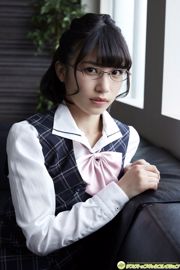 Ina Murakami << La storia dell'uniforme di una bella ragazza che ama le caramelle gommose e gli idoli!
