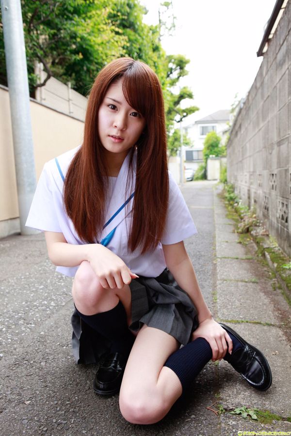 Shiori Asana << ¡Una fusión perfecta de cara dulce loli y uniforme!