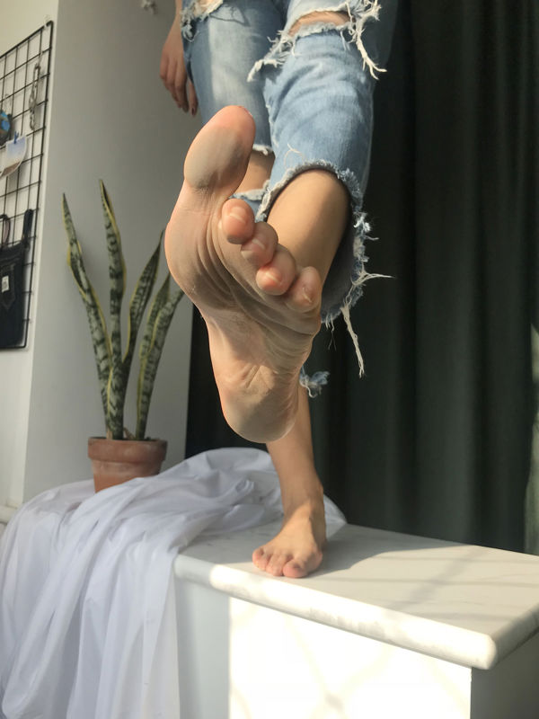 [Welfare COS] An Qiao Qiao Er (Nia Qiao Qiao) No.015 Грязные ноги наступают на яйца