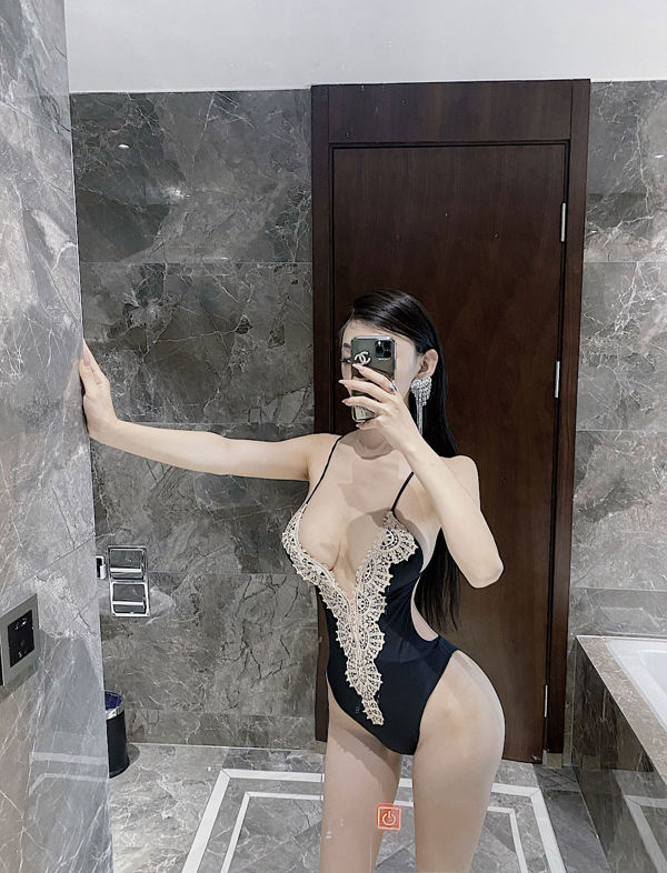 [Welfare COS] Photo d'un membre d'une célébrité sexy sur Internet
