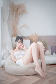 [COS Welfare] Zhou Ji is a cute bunny - white pajamas