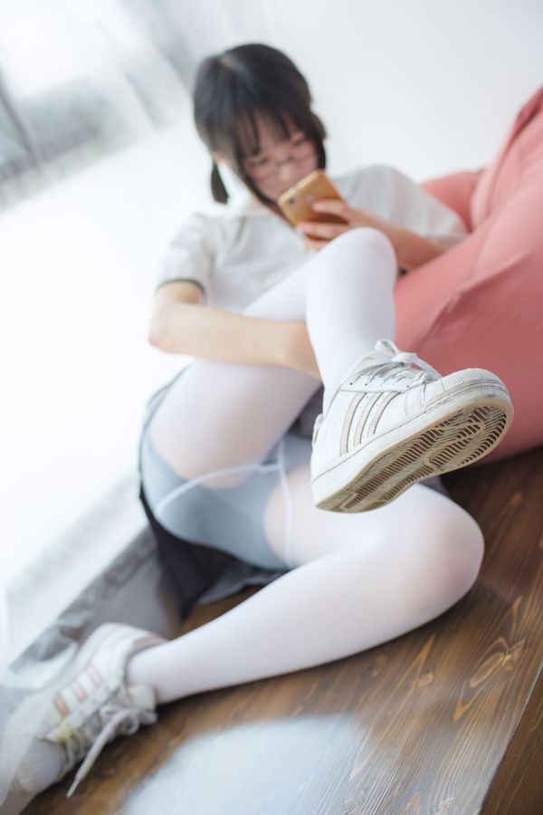 School uniform white silk beautiful legs girl [Mori 萝财团] [BETA-026]