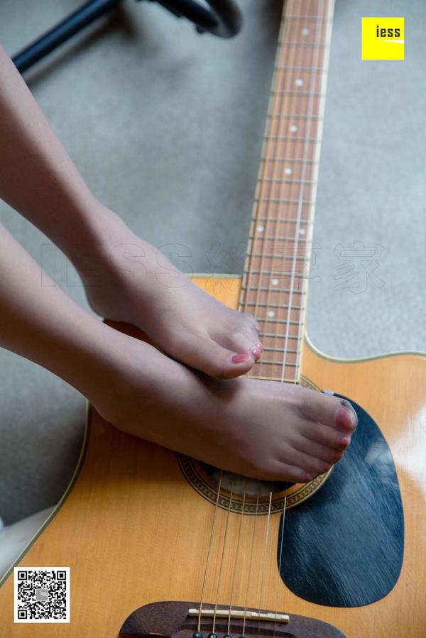 Wanping "Chica de seda gris tocando la guitarra" [Edición para IESS] Sixiangjia 312 Hermosas piernas