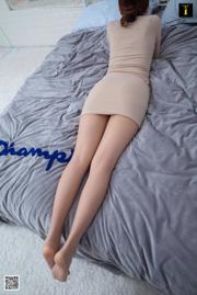 Modelo Wanping "First Love Nude Colors" [Edición para IESS] Hermosas piernas en medias