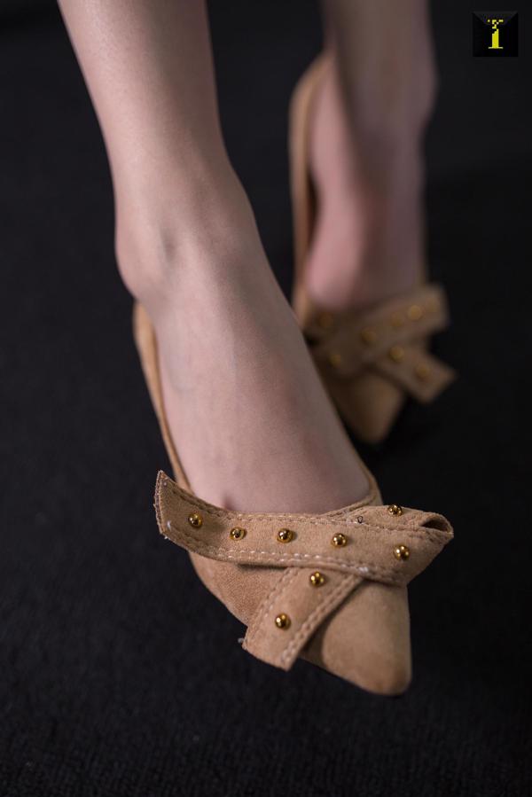Ziwei "The Warehouse Girl" [Edición para IESS] Hermosas piernas y pies de seda