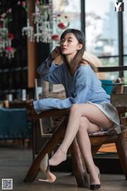 [IESS Plisowana spódnica] Model: Qiuqiu "Dziewczyna w plisowanej spódnicy" na wysokich obcasach