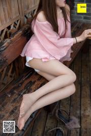Model Overseas Chinese "Black Silk Miniskirt and High-heeled Girl" [丽柜LiGui] Photo of beautiful legs and jade feet