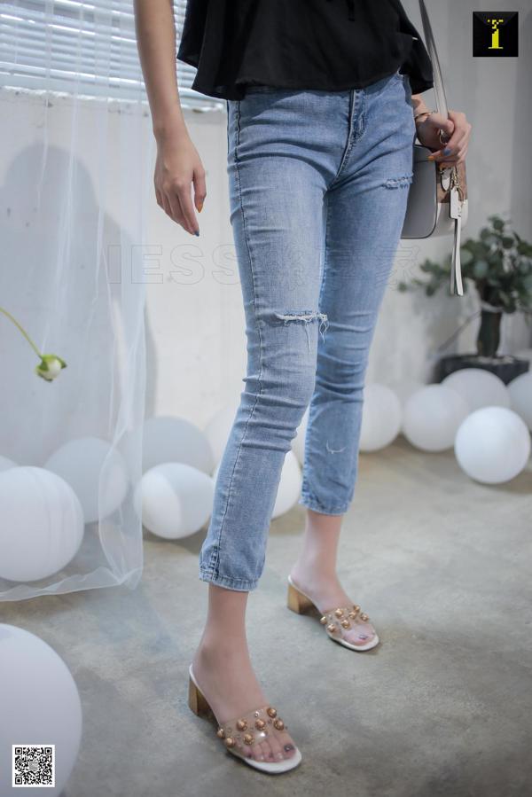 Modelo Yunzhi "Daily Jeans with Silk" [IESS Weird and Interesting] Hermosas piernas y pies de seda