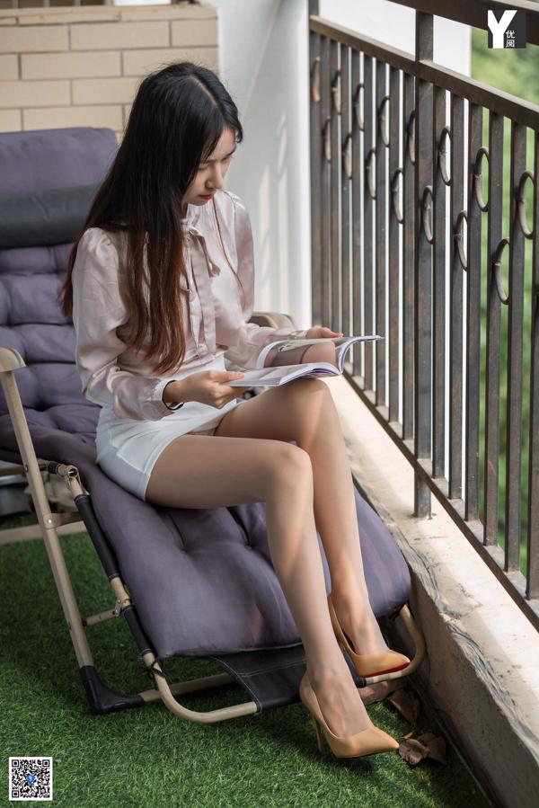 [异思趣向IESS] Model Miko "A Female Colleague Who Loves to Read"