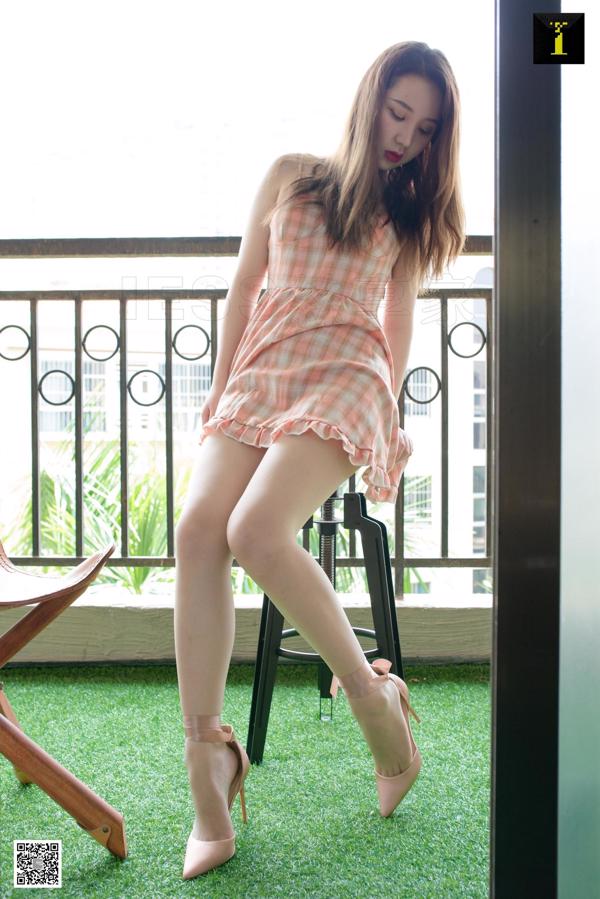 Modelo Tangtang "Pies dulces" [IESS Weixiang] Hermosas piernas y pies de seda
