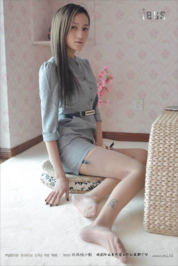 Silk Foot Bento 107 Xiaoxiao "Non-stretch Nylon Stockings" [IESS Weird Interesting]