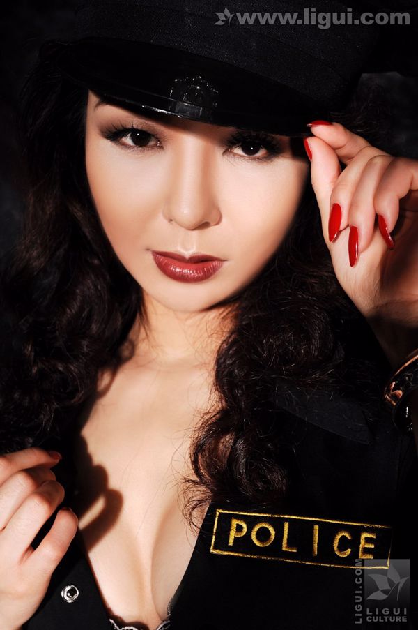 Model Bingqing "Alternative Policewoman Playing in Shackles" [丽柜美束LiGui] Silk Foot Photo Picture