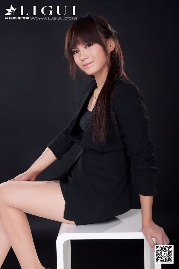 [丽柜贵足LiGui] Model Qingqing's "Professional Wear Beauty with Silky Feet and High Heels" Beautiful Legs and Jade Foot Photo Picture