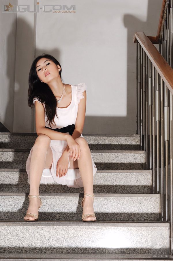 Model Sisi "Petualangan di pintu masuk koridor" Foto Silk Foot [Ligui LiGui]