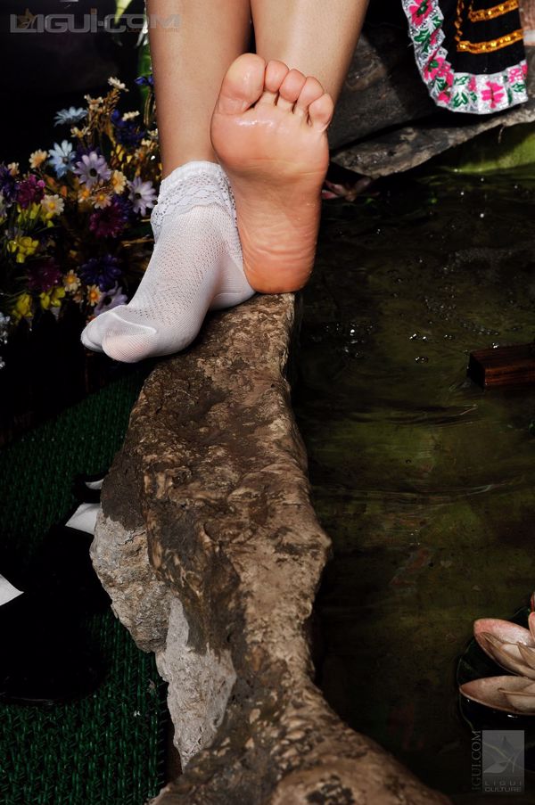 Model Karuru "Exotic Scenery and Beautiful Foot" [丽柜LiGui] Photograph of jade feet in stockings