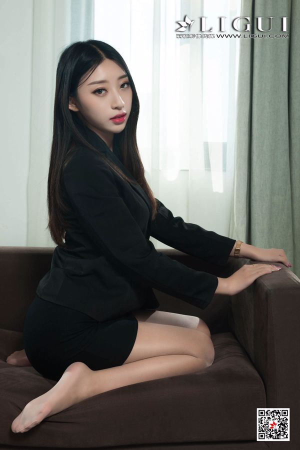 Model Xiao Yaoyao "Long Legs OL Silk Foot in Suit" [丽柜Ligui]