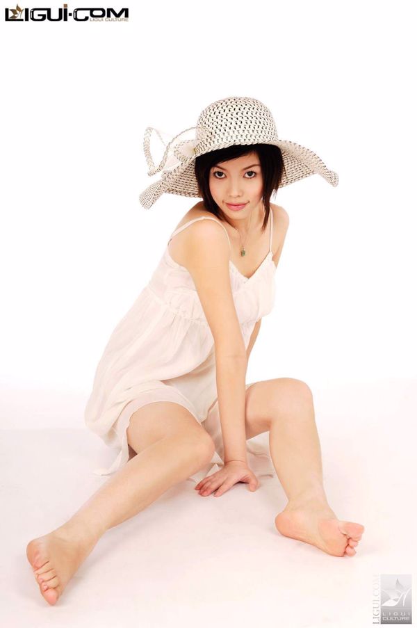 Modelo Muzi "Pie la sonrisa de un sombrero de paja con esquinas redondeadas" [Ligui LiGui] Imagen fotográfica de pie de seda
