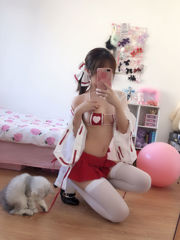 [Foto cosplay] Anime Blogger Wenmei - Selfie Book (n. 1) Miko