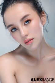 Foto de estudio de la modelo de belleza de raza mixta Shi Yiyi
