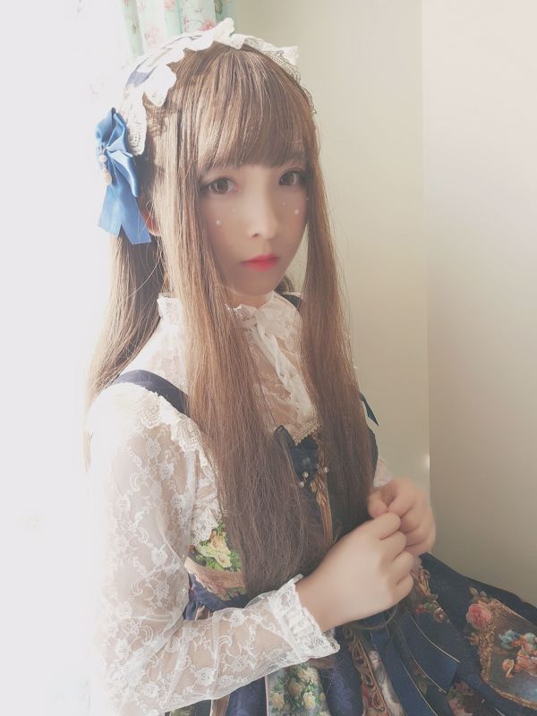 Cosplayeuse Furukawa Kagura "Filles de Versailles"