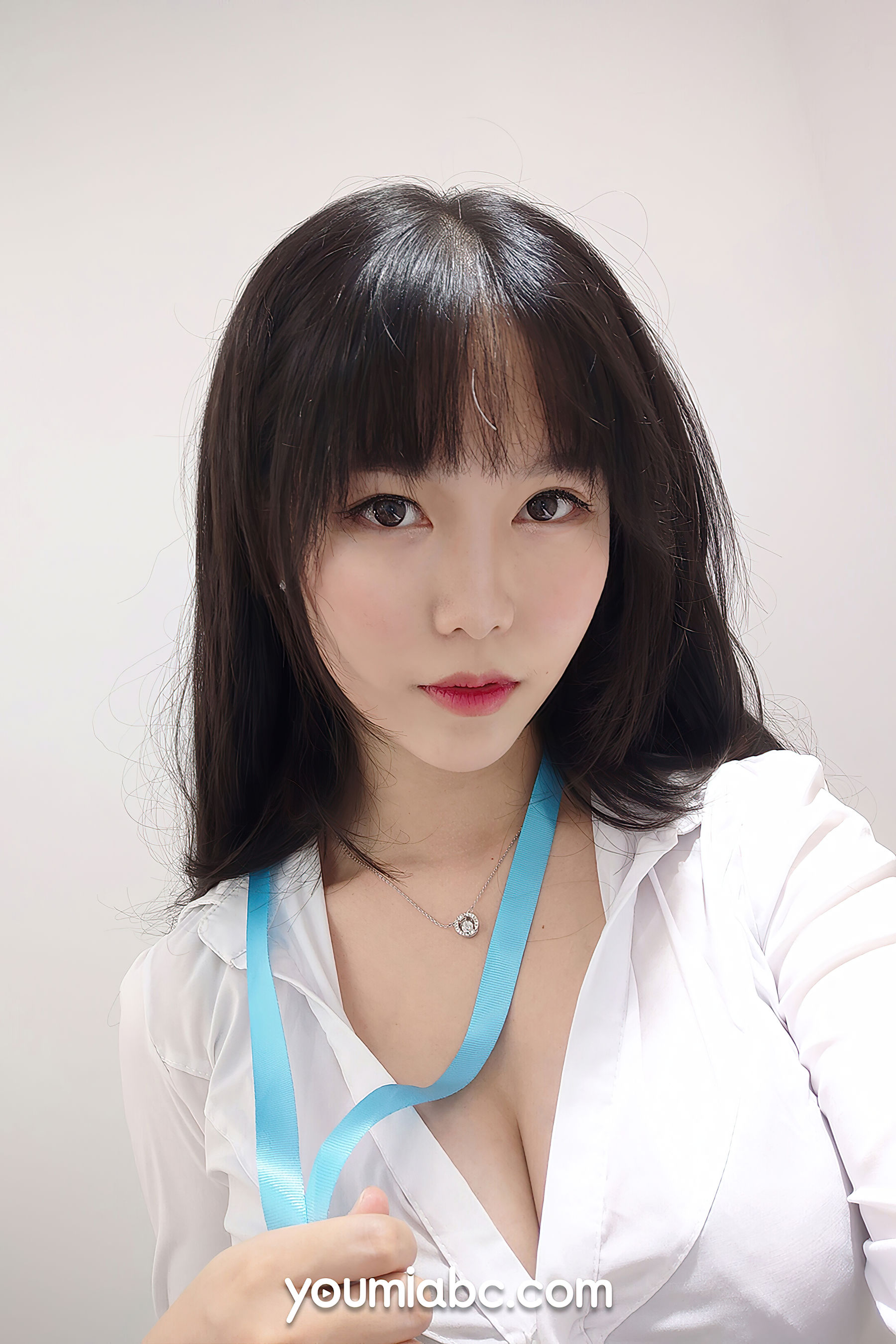 [尤蜜荟YouMi] Sacudiendo a Niang Lishi OL Selfie del mediodía Página 11 No.009726