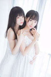 Mumianmian OwO＆Sakura Momoko「チャオ（白いスカート×白いスカート）」