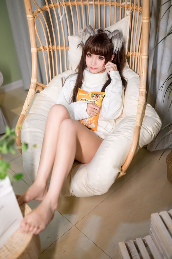 Anime blogger Stupid Momo "White Sweater"