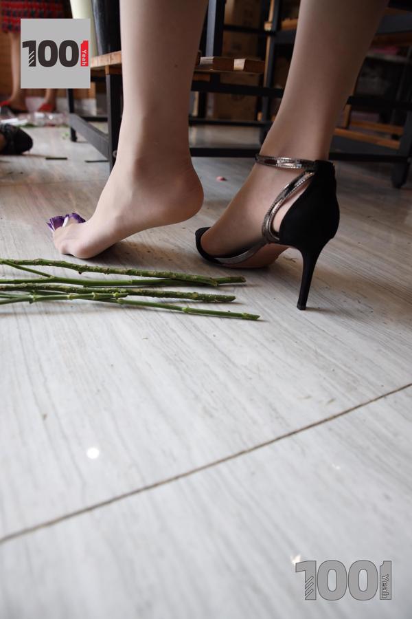 Modelo fresa "Floristería 3" [Las mil y una noches IESS] Hermosas piernas en medias