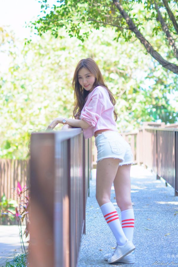 [Taiwan Goddess] Su Xiaoli "Hot Pants Sportswear at Huabo Xinsheng Park"