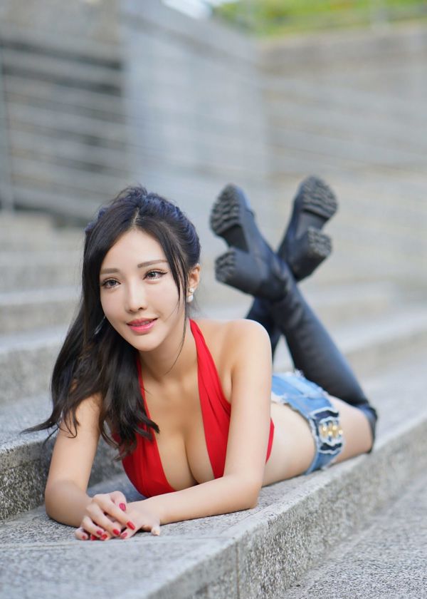 [Taiwan Goddess] Zhao Yun Syuan "Taichung Art Museum" Cowboy Boots Street Shoot