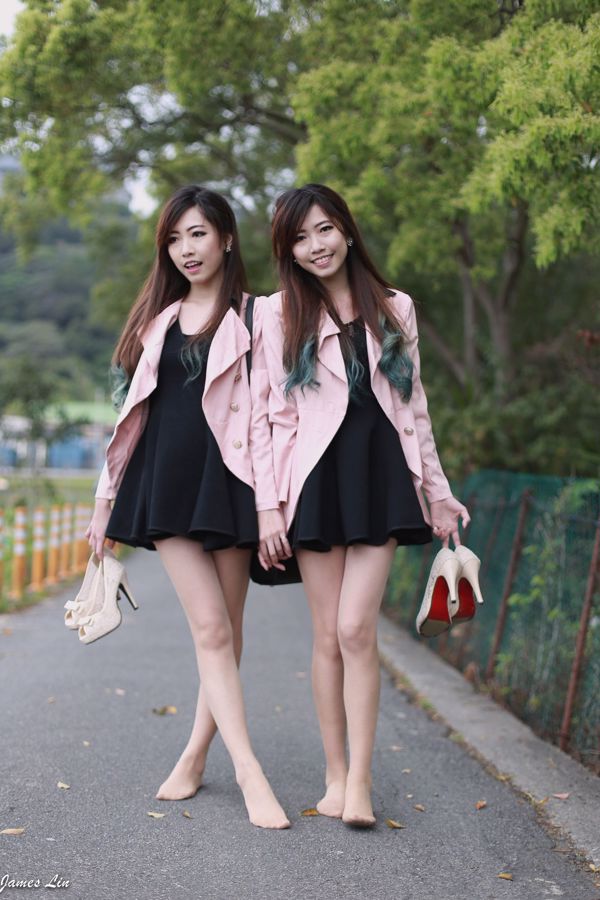 Extremely pure and sweet Taiwanese twin sisters flower fresh outdoor shoot