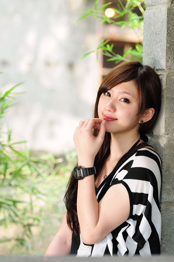 Taiwanese beautiful girl Xiaoya "Black Silk Street Shooting"