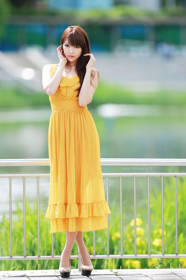 Li Erhui "Outdoor Shooting Temperament Yellow Dress Series"