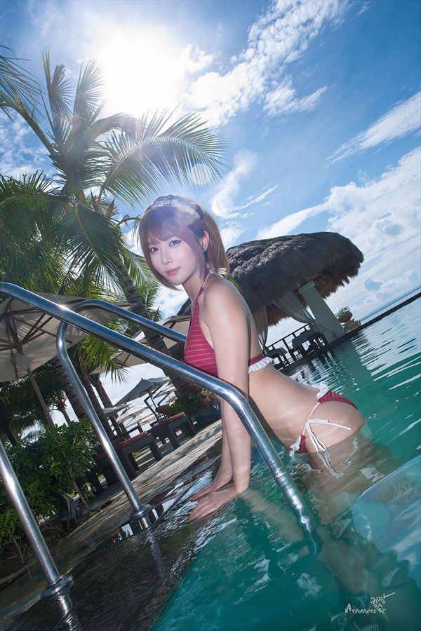 Xu Yunmei "Resort Bikini Outside Photo Set"